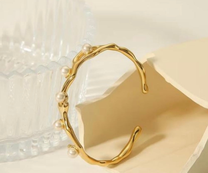 Elegant Anti-Tarnish Cuff Pearl Bracelet for Women – Adjustable, Rust-Free, Stylish & Durable